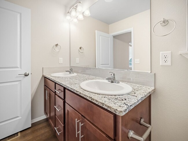 Building Photo - Charming North Spokane Home in a Quiet Neighborhood ? Limited-Time Move-In Special: Half Off Your...