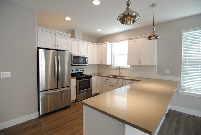 Building Photo - 1708/1710 Danny Boy Ln. Duplex