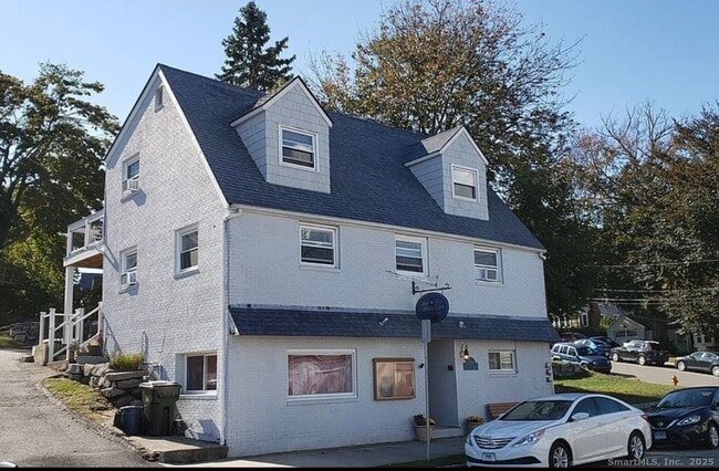 Building Photo - 249 Pequot Ave