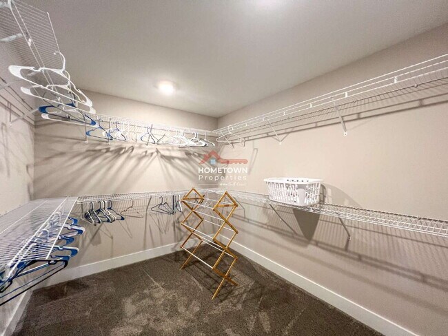 Building Photo - Furnished 3-Bed Oasis on Dunridge Drive wi...