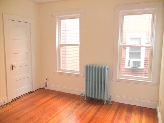 Building Photo - 8 Pleasant St