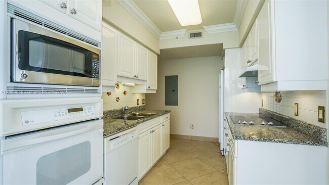 Building Photo - 4779 Collins Ave