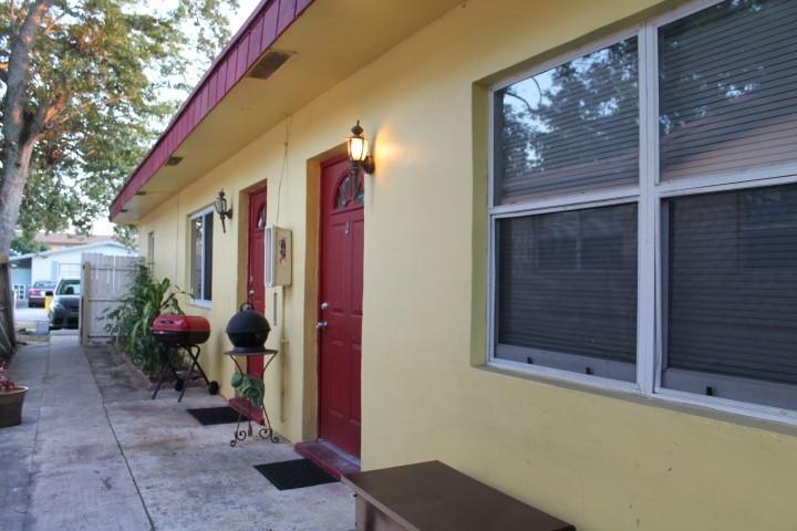 Building Photo - 3961 SW 51st St
