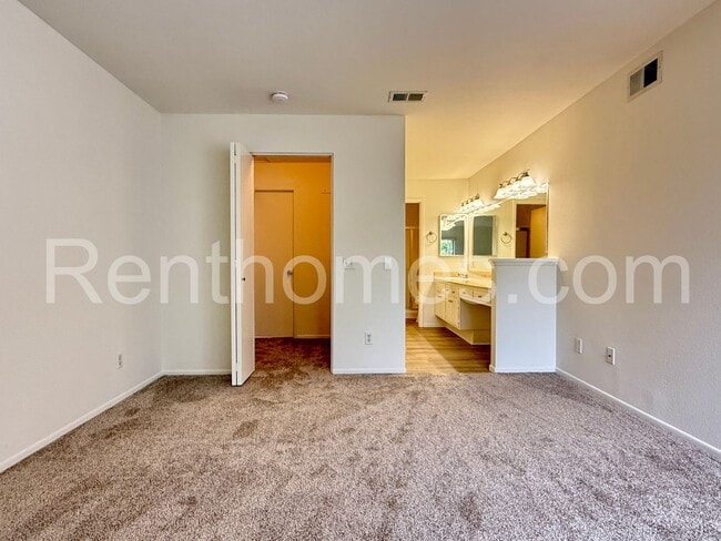 Building Photo - 2425 Cranston Dr