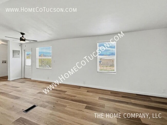 Building Photo - 9950 N El Uno Minor