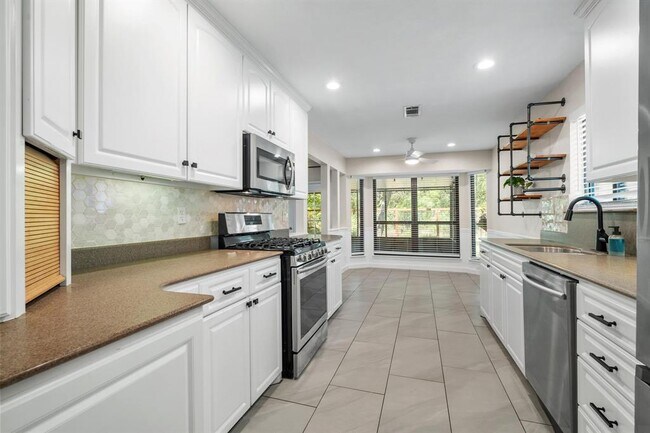 Building Photo - 6806 Edinburgh Cove
