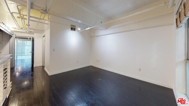 Building Photo - 1130 Flower St