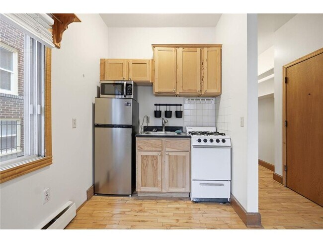 Building Photo - 1913 Emerson Ave S