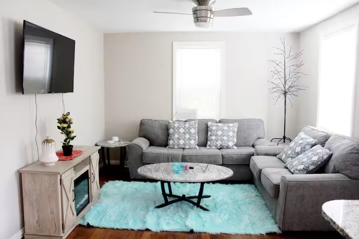 Building Photo - 4004 Matson Ave