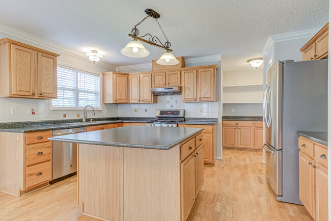 Building Photo - 2112 Echo Glen Ln