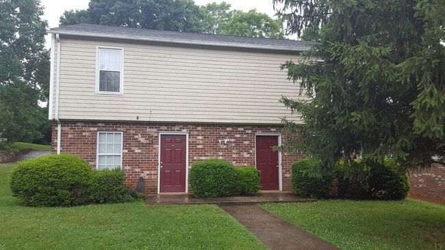 Primary Photo - Gorgeous 3 bed townhouse near Kroger on Timberlake Road!
