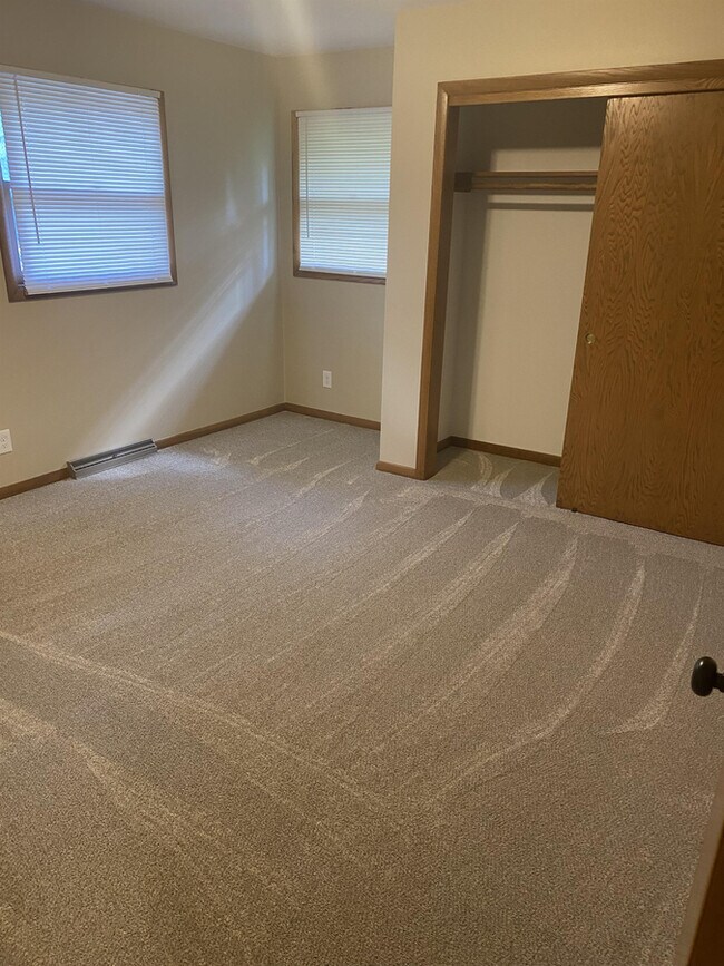 Building Photo - 18105 Milwaukee Ave