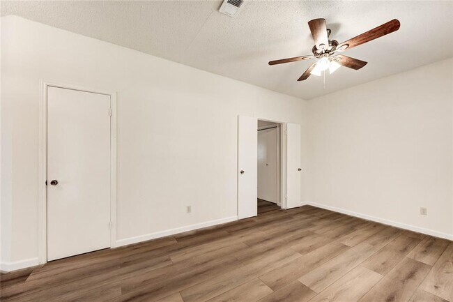 Building Photo - 2338 Bent River Dr