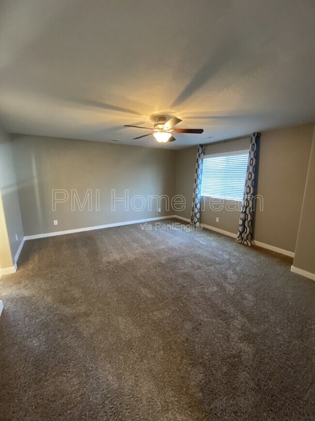 Building Photo - 972 Stonehaven Dr