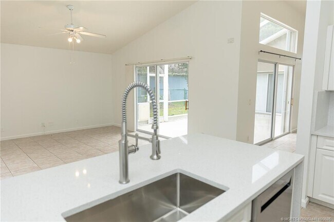Building Photo - 8965 SW Chevy Cir