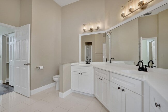 Building Photo - 16658 La Mesa Dr