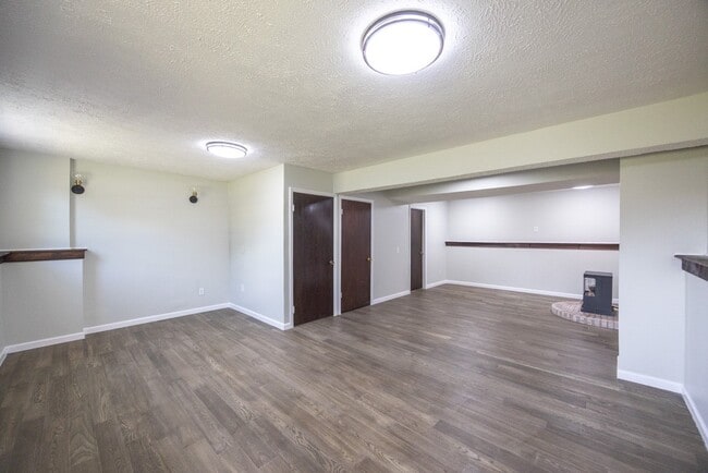 Building Photo - 202 Spring Tree Ln