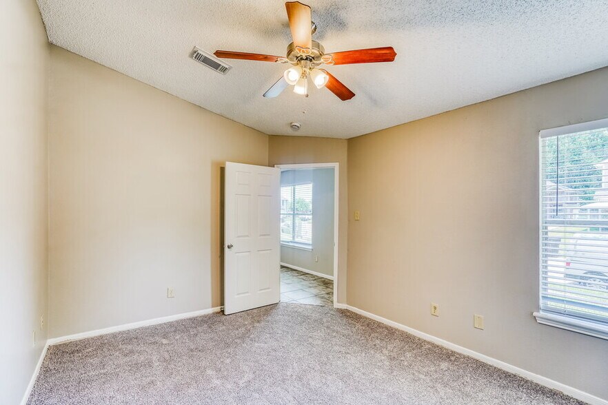 Building Photo - 7706 Ellis Dr