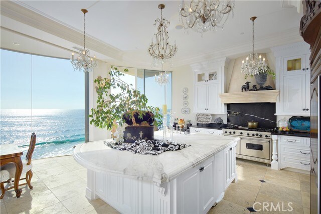 Building Photo - 18 Breakers Ise
