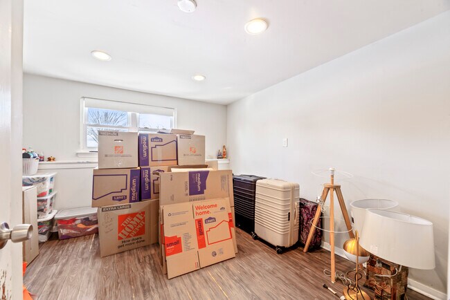 Building Photo - 446 Roedel Plz