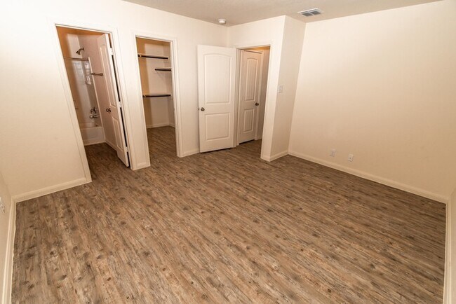 Building Photo - Tesoro Hills - 5030 War Cloud Dr, San Anto...