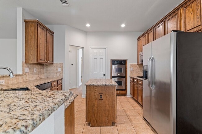 Building Photo - 5910 Spring Hill Dr