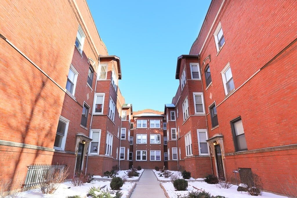 Building Photo - 4418 N Wolcott Ave
