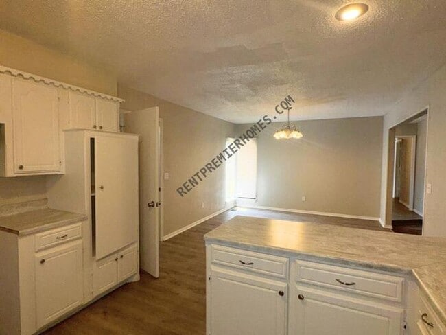 Building Photo - 11629 Kings Cir