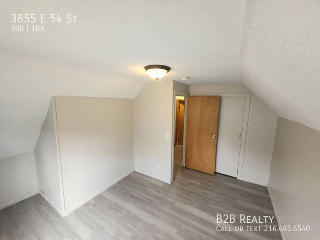 Building Photo - 3855 E 54th St