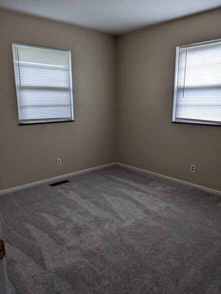 Building Photo - 524 Goldfinch Ave