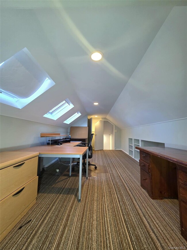 Building Photo - 30 Tappen Dr