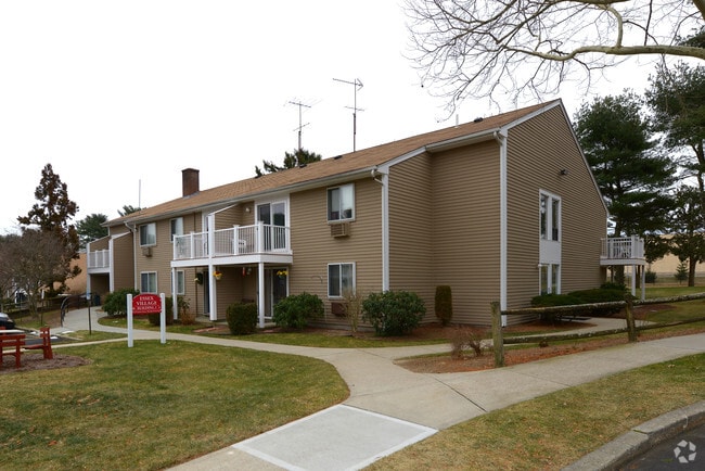 Building Photo - Kings Grant