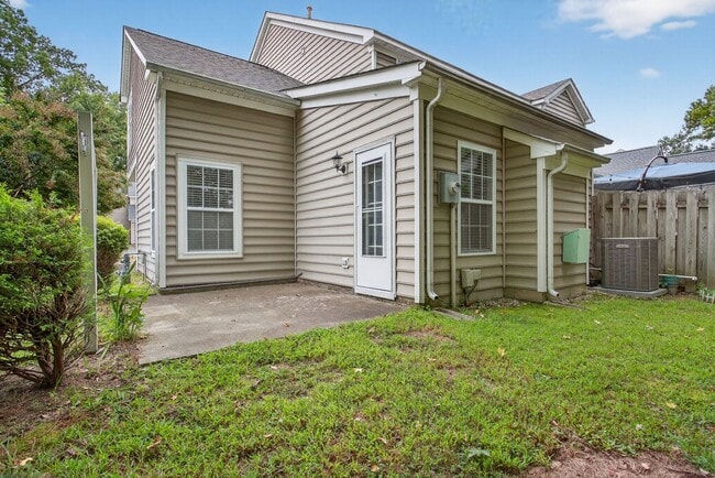 Building Photo - 302 Dorothy Dr
