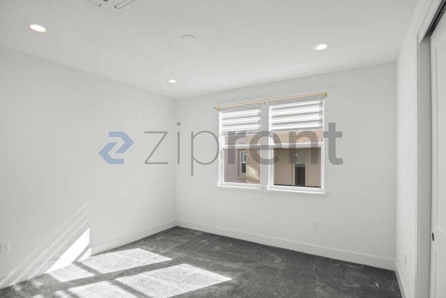 Building Photo - 1107 Lorenzini Lp