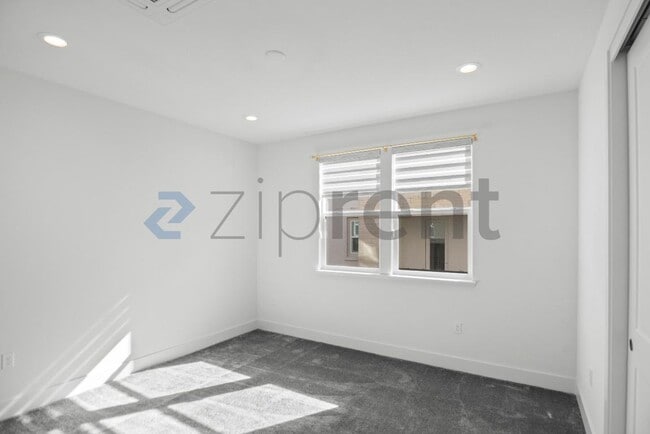 Building Photo - 1107 Lorenzini Lp