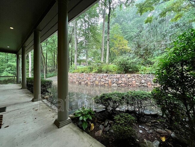 Building Photo - 9 Ravenwood Ln