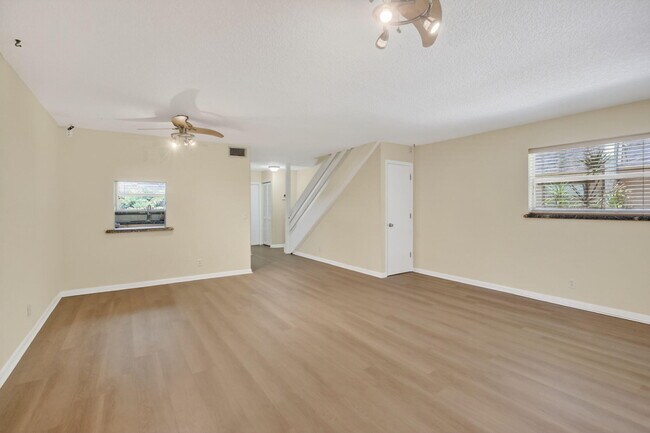 Building Photo - 2520 Van Buren St