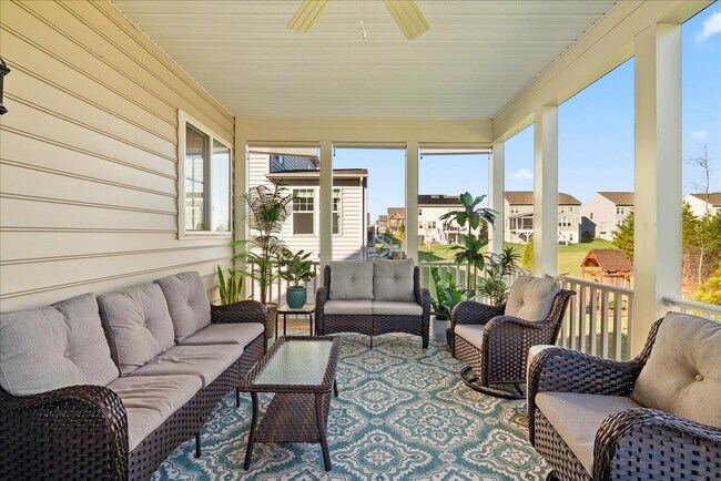 Building Photo - Elegant Single-Family Residence with Upscale Finishes in Amenity-Rich Community