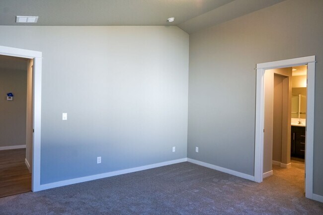 Building Photo - 3 Bedroom, 2 Bath Home  Built in 2022 - Po...