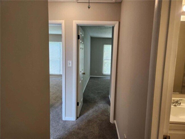 Building Photo - 169 Governors Dr