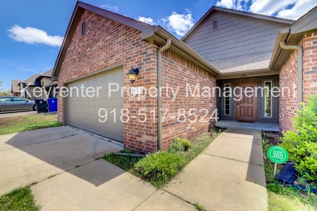 Building Photo - 3 Bed | Bath in Broken Arrow!