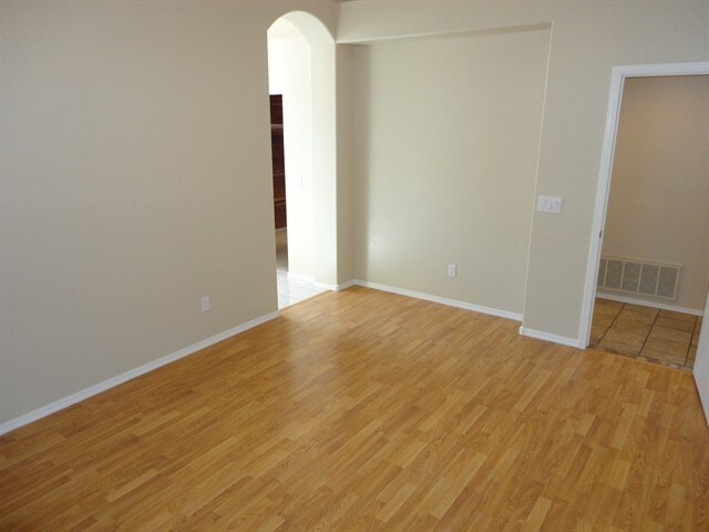 Building Photo - 2392 E Remington Pl