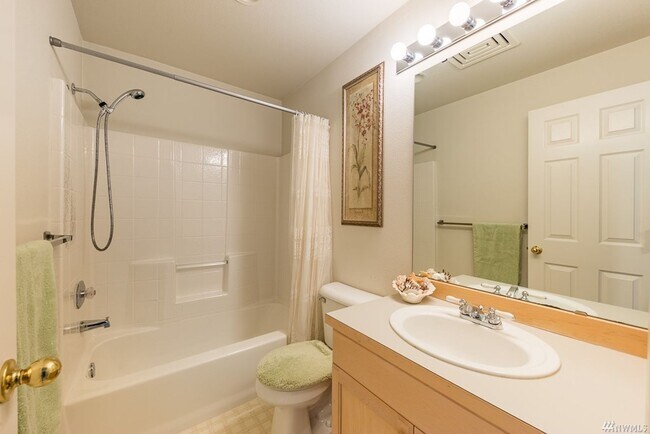 Building Photo - Everett Single Family house 3 bd 2.5 bath ...