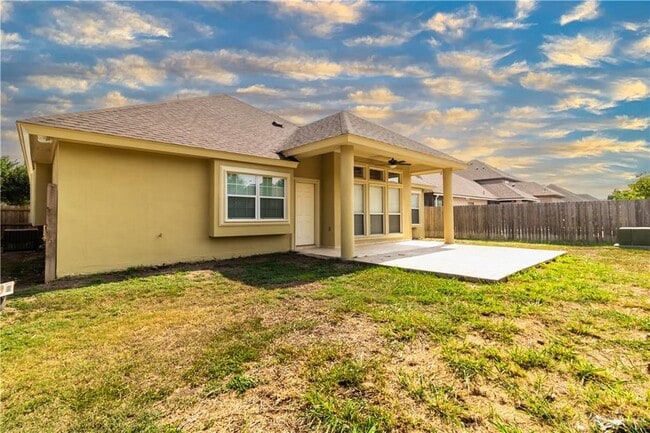 Building Photo - 22 San Roman St