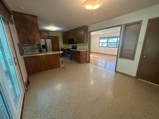 Building Photo - Single Family Home