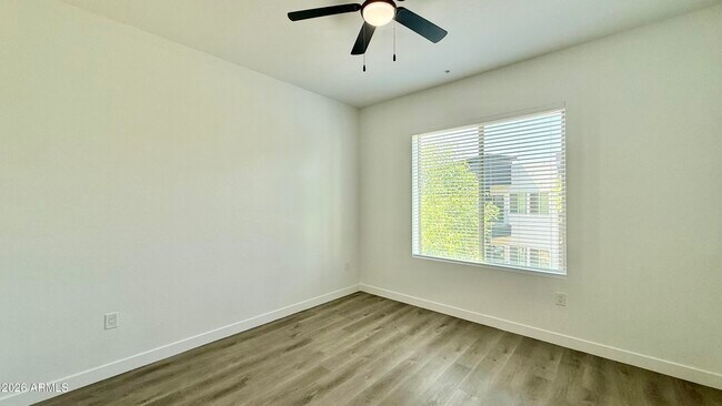 Building Photo - 9160 N 67th Ave