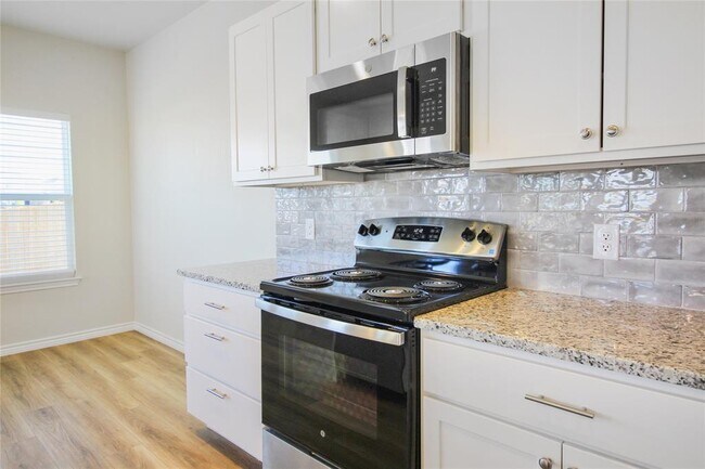 Building Photo - 511 Whirlaway Dr