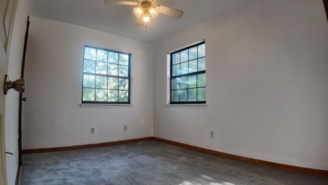 Building Photo - Freshly Remodeled 3 BR 2 BA Townhome Located Minutes From Doak Campbell Stadium!