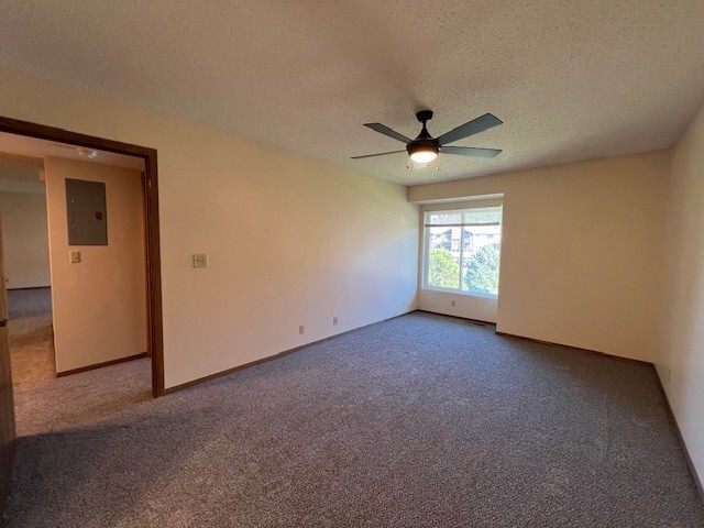 Building Photo - 3988 Fairway Hills Dr