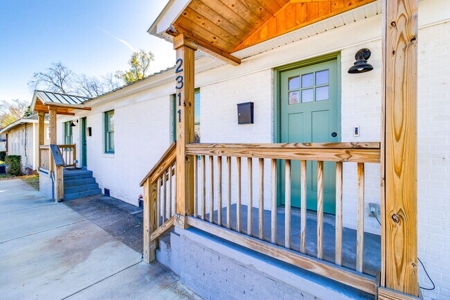 Building Photo - 2311 Bull St